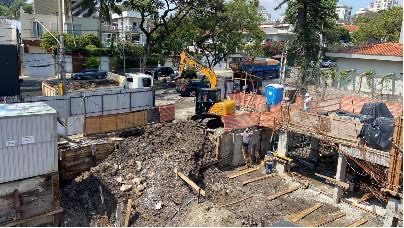 20/09/22 - Remoção de terra proveniente da fundação (Casa 02).