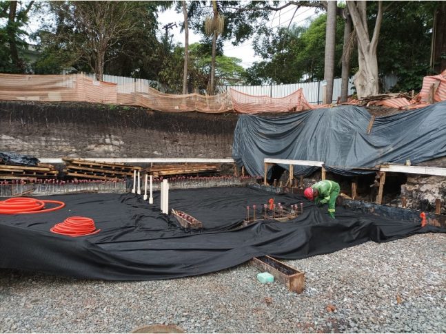 11/10/22 - Preparação do piso do subsolo - Bidim (Casa 01, 02 e 05).