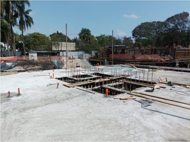 24/10/22 - Concretagem da laje do térreo (Casa 04 e 05).