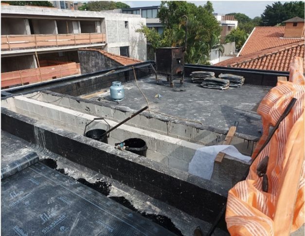 10/04/23 - Impermeabilização da cobertura - Casas 4 e 5.