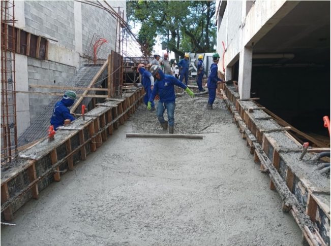22/05/23 - Concretagem da rampa de veículos.