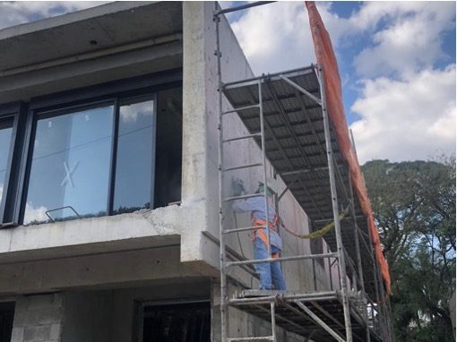 28/08/23 - Tratamento de concreto aparente (casa 4).