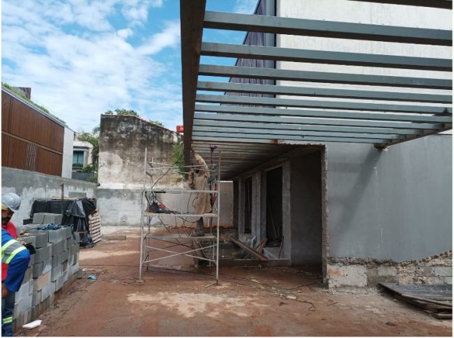 30/12/23 - Instalação do pergolado metálico do térreo
