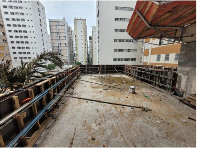 08/12/23 - Forma e armação da piscina do 5° pavimento