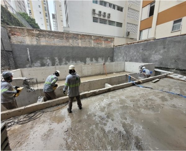 07/03/24 - Início do fechamento do vão da piscina