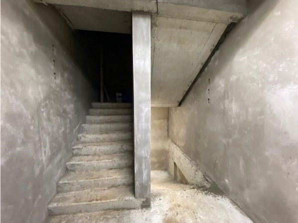 03/24 - Emboço em escadaria (subsolos)