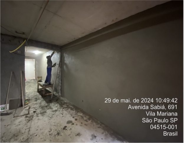 05/2024 - Revestimento argamassado no térreo interno